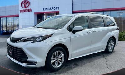 2024 Toyota Sienna XLE