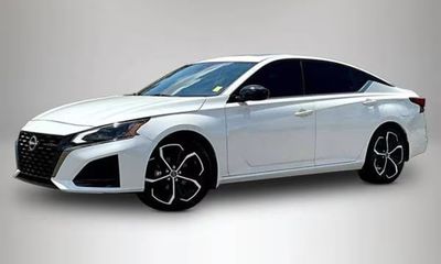 2023 Nissan Altima SR