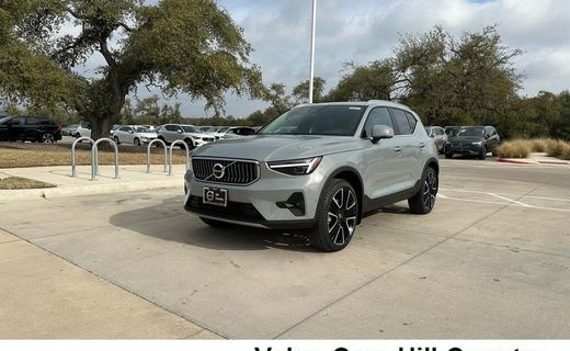 2025 Volvo XC40 Ultra Bright
