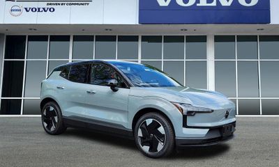 2025 Volvo EX30 Plus