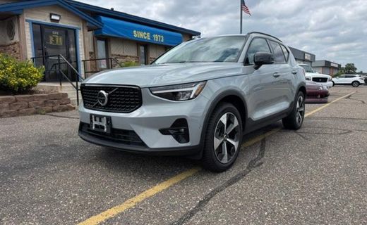 2024 Volvo XC40 Plus Dark