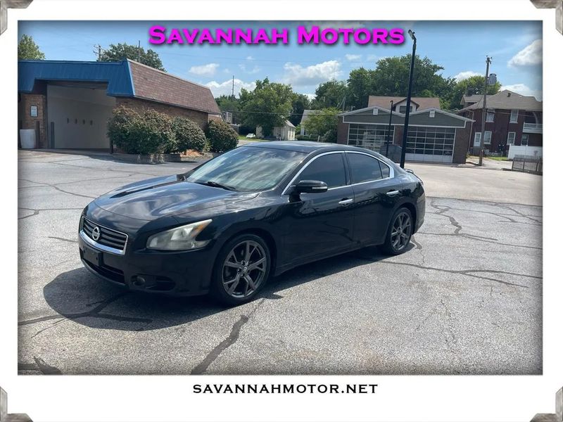 2014 Nissan Maxima — a typically priced live listing