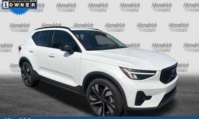 2023 Volvo XC40 Plus Dark