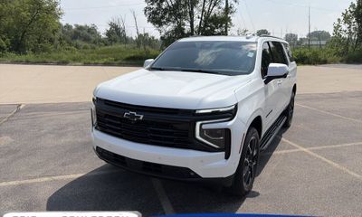 2025 Chevrolet Suburban RST