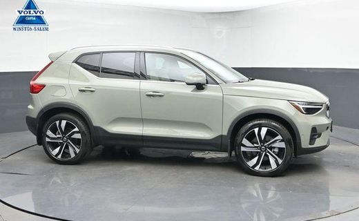 2025 Volvo XC40 Ultra Bright