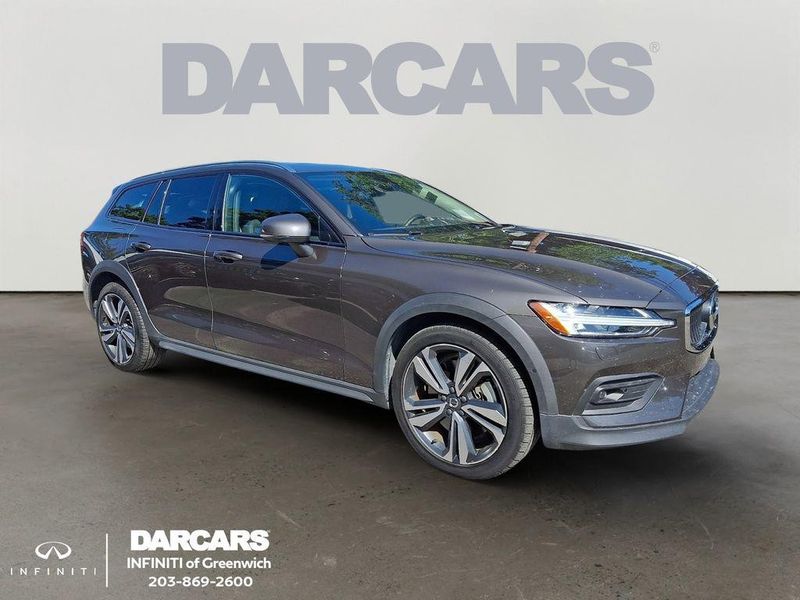 2025 Volvo V60cc — a typically priced live listing