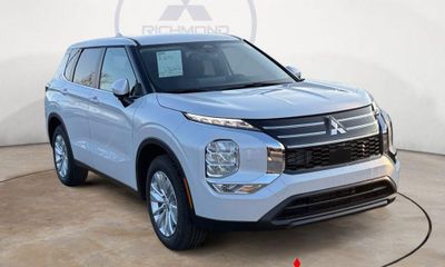 2026 Mitsubishi Outlander ES