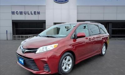 2019 Toyota Sienna LE