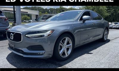 2017 Volvo S90 Momentum