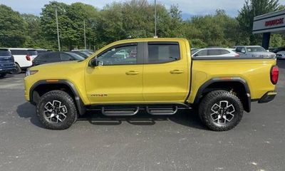 2023 GMC Canyon AT4X