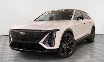 2025 Cadillac Lyriq Sport 3
