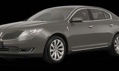 2016 Lincoln MKS Base