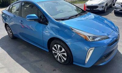 2019 Toyota Prius LE XLE