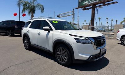 2024 Nissan Pathfinder SL