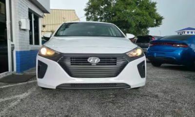 2017 Hyundai Ioniq HEV Blue