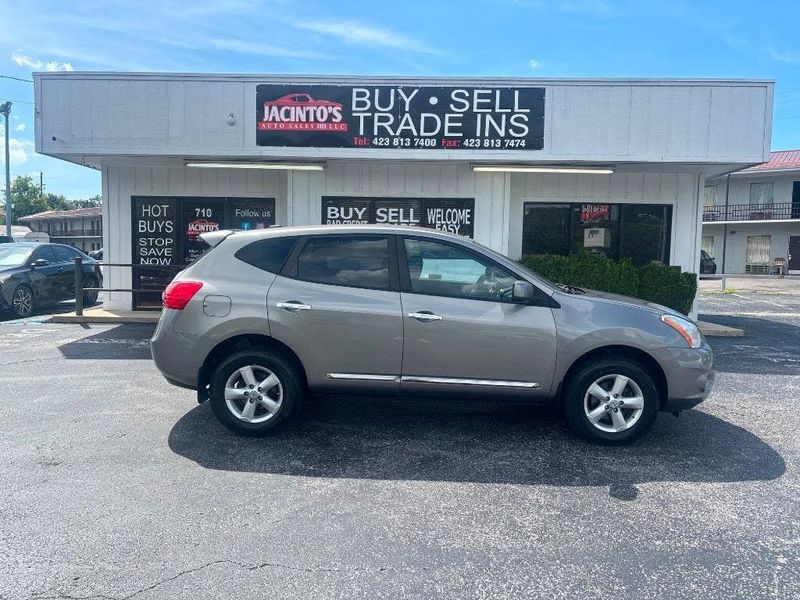 2013 Nissan Rogue — a typically priced live listing