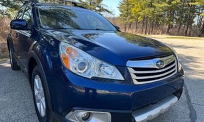 2010 Subaru Outback Limited M R