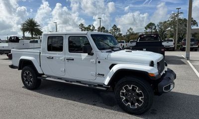 2026 Jeep Gladiator Sport