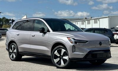 2026 Volvo EX90 Plus