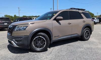 2024 Nissan Pathfinder SV