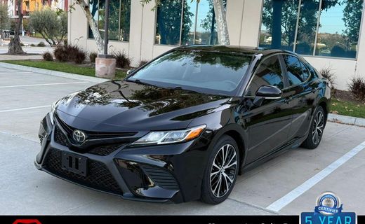 2020 Toyota Camry SE