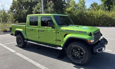 2025 Jeep Gladiator Sport