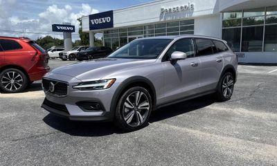 2026 Volvo V60CC Plus