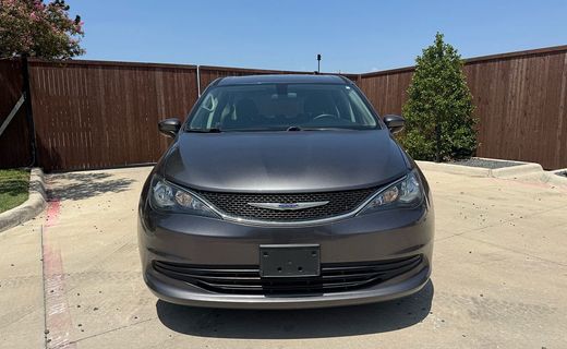 2020 Chrysler Voyager LX