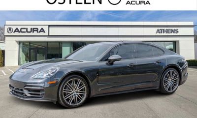 2022 Porsche Panamera 4