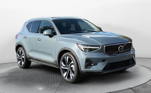 2023 Volvo XC40 Plus Bright
