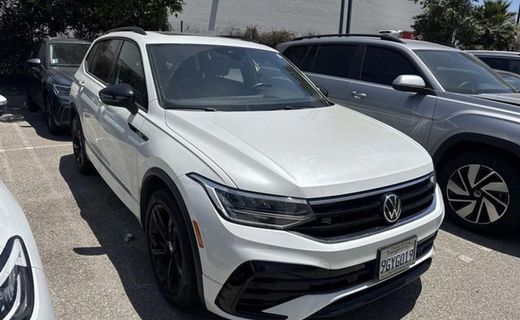 2023 Volkswagen Tiguan SE Black