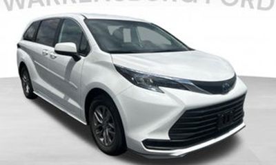 2025 Toyota Sienna LE