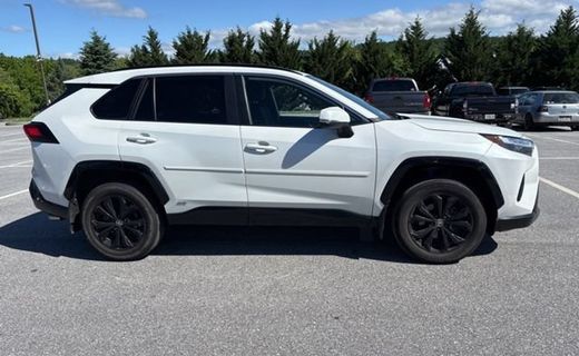 2024 Toyota RAV4 SE