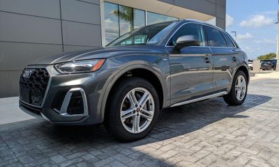 2025 Audi Q5 E S Line Quattro