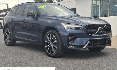 2024 Volvo XC60 Ultimate Dark