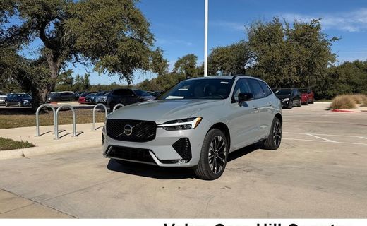 2026 Volvo XC60 Plus Dark