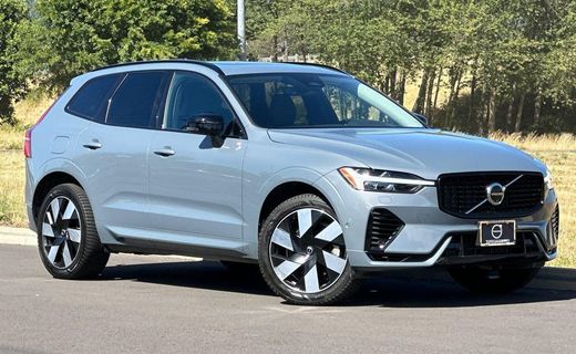 2024 Volvo XC60 Plus Dark