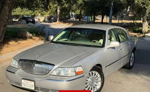 2004 Lincoln Town CAR