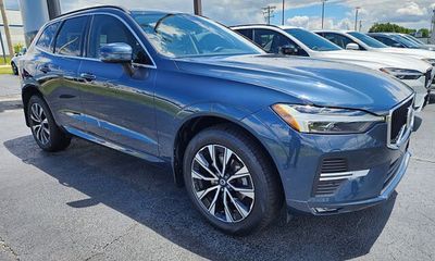 2023 Volvo XC60 Core Bright Theme