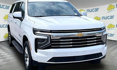 2025 Chevrolet Suburban LT