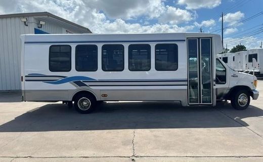 2001 Ford E-450 Super Duty Base
