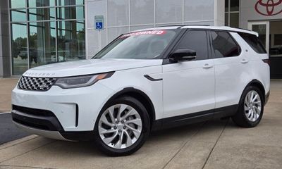 2024 Land Rover Discovery P300 S
