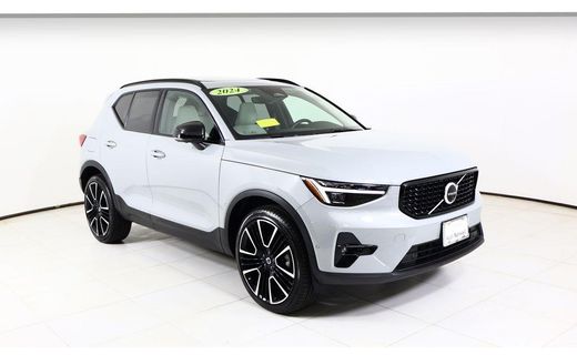 2024 Volvo XC40 Ultimate Dark