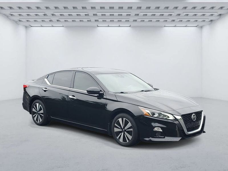 2022 Nissan Altima — a typically priced live listing