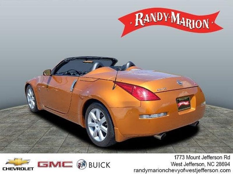 2005 Nissan 350Z — a typically priced live listing