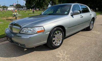 2006 Lincoln Town CAR Signature Limited