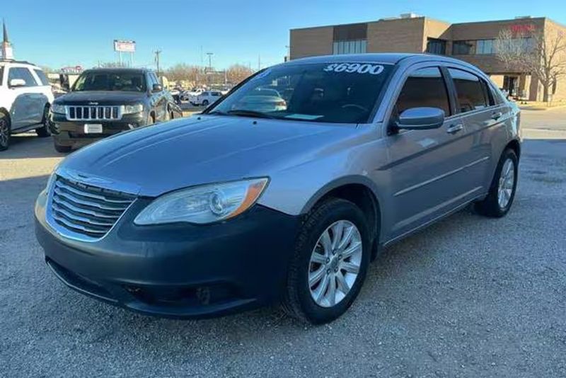 2014 Chrysler 200 — a typically priced live listing