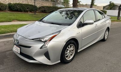2016 Toyota Prius TWO