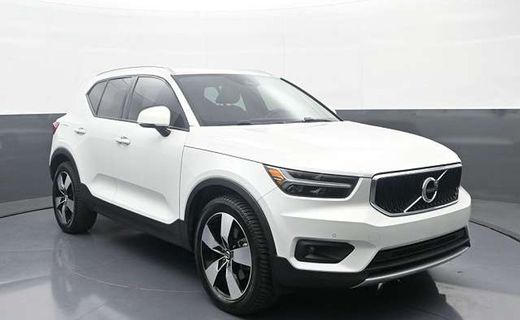 2021 Volvo XC40 Momentum