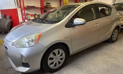 2014 Toyota Prius C TWO